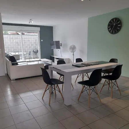 De 100m2 Avec Terrasse *