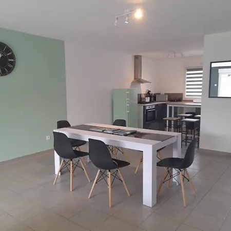 Holiday home De 100m2 Avec Terrasse Wardrecques